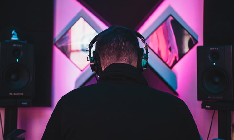 What is a Music Producer? 3 Does a producer make beats